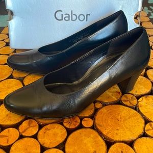 Very comfortable leather pumps